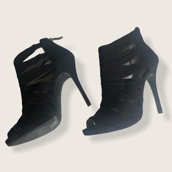BCBG | BLACK STRAPPY OPENED TOE HEELS - Picture 1 of 9